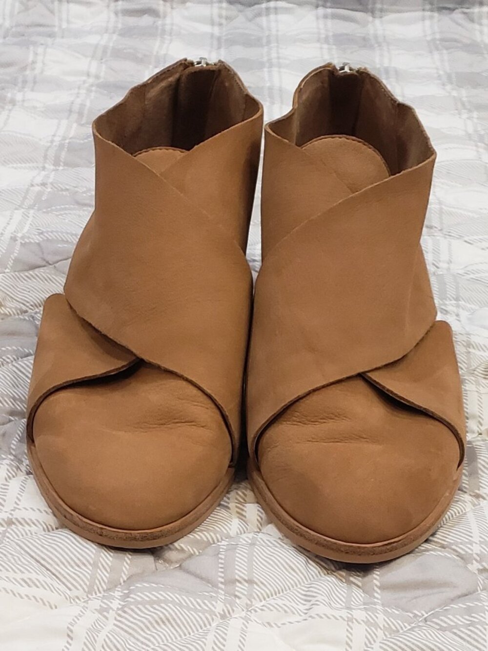 Dolce Vita Women's leather nubuck Loida Cross Strap Ankle Booties Size 10
